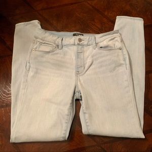 DKNY Ladies Light Wash Jeans, Skinny Ankle; Size 28/6
